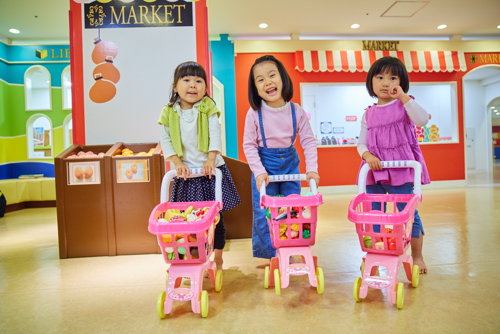 海、森、街、駅のエリアへ。子どもの遊びはどんどん広がる！