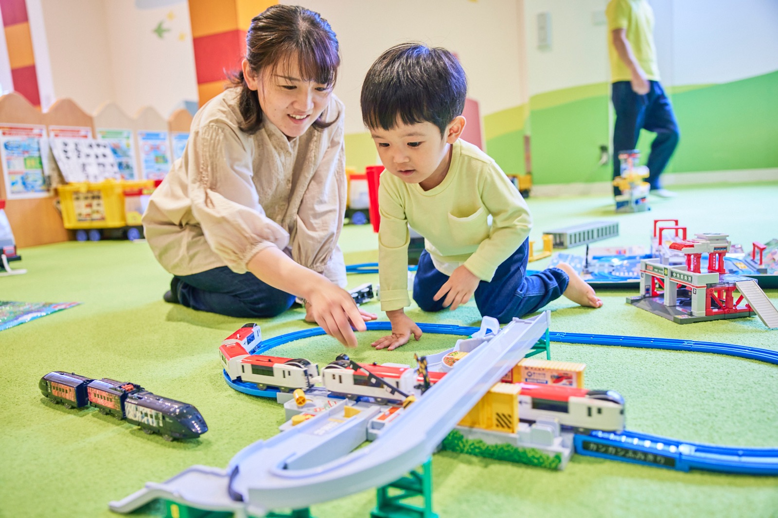 海、森、街、駅のエリアへ。子どもの遊びはどんどん広がる！