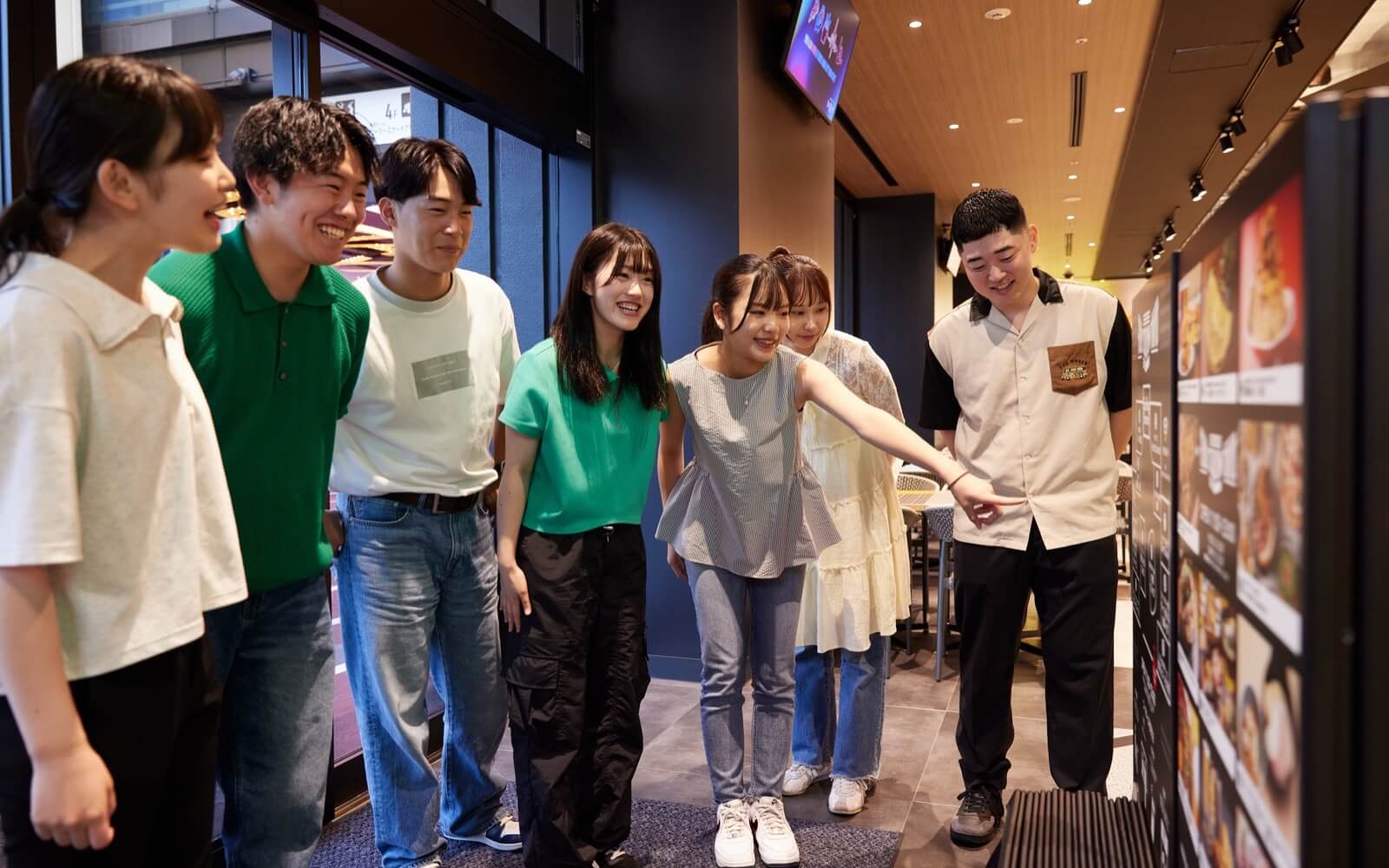 エントランスからテンションアップ！エンタメ空間がお出迎え