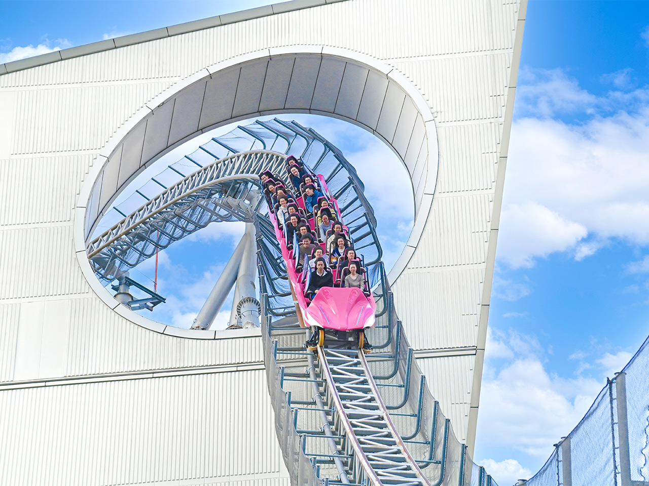 Montaña rusa Thunder Dolphin Tokyo Dome City Japón 130 km/h 81 mph